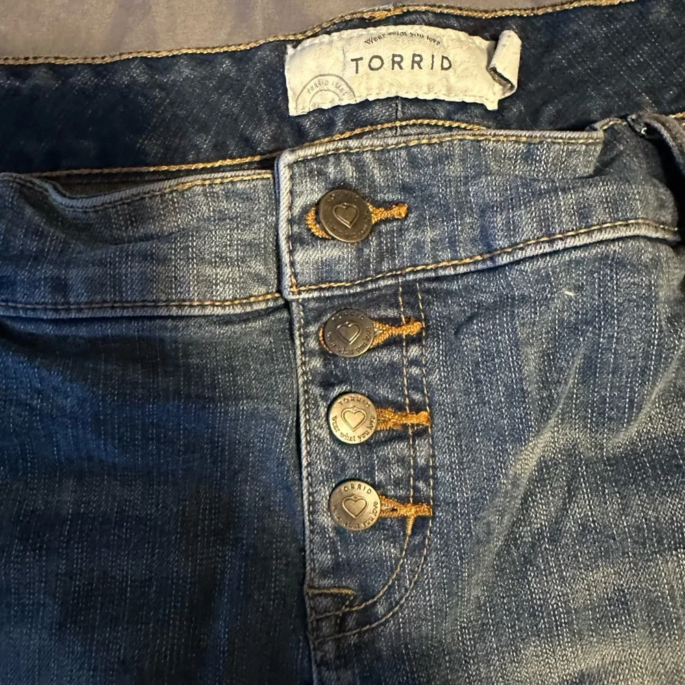 Shorts - Picture 2 of 4